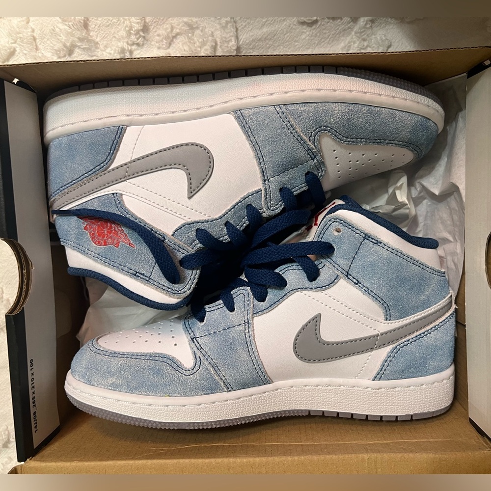 New Jordan’s women’s size 4